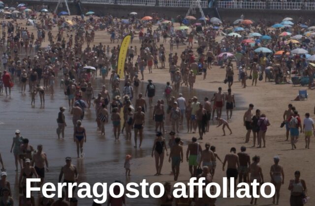Ferragosto a Miramare, spiaggia e lungomare presi d’assalto