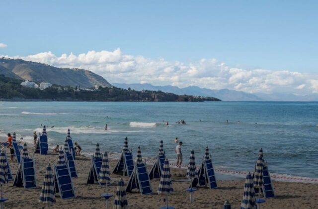 Ferragosto a Miramare: spiagge piene e festa fino a notte