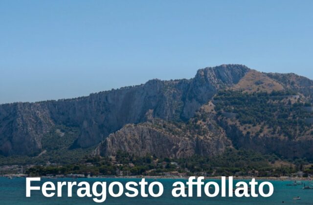 Ferragosto a Miramare, folla in spiaggia per la festa di metà agosto