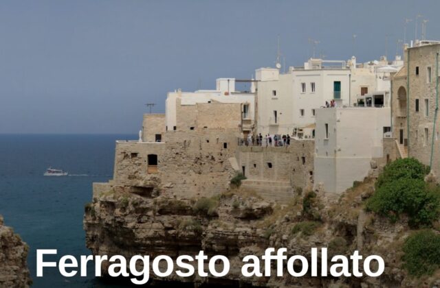 Ferragosto a Miramare, spiagge piene tra bagnanti e turisti