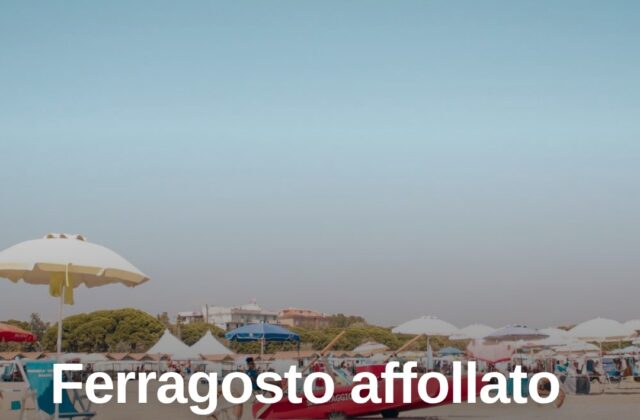 Ferragosto a Miramare, spiagge piene tra bagnanti e turisti