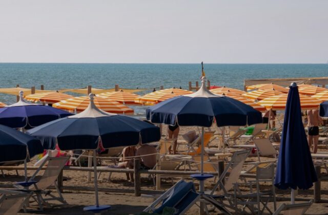 Ferragosto a Miramare tra spiaggia, musica e tradizione