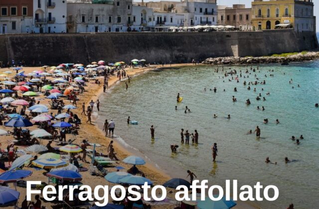 Ferragosto a Miramare, spiagge piene tra bagnanti e turisti