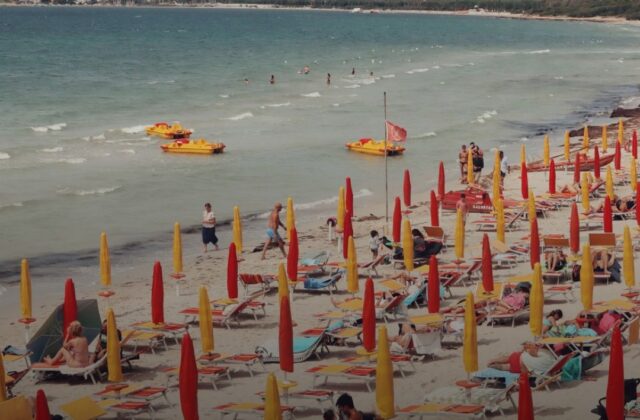 Ferragosto a Miramare tra spiagge affollate e festa