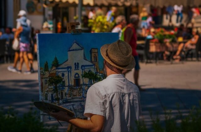 Rimini celebra i suoi artisti in una rassegna diffusa in città