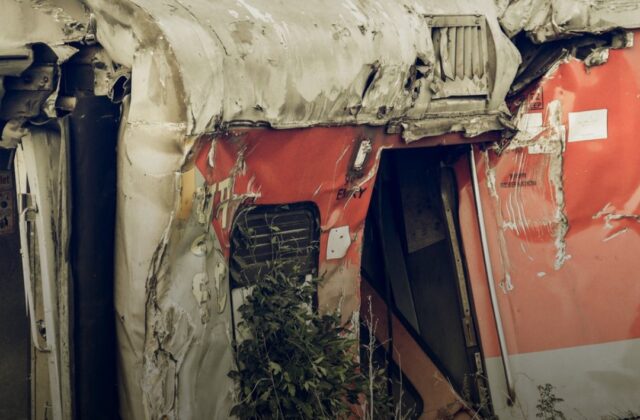 Roulotte si ribalta sulla A14: paura tra gli automobilisti