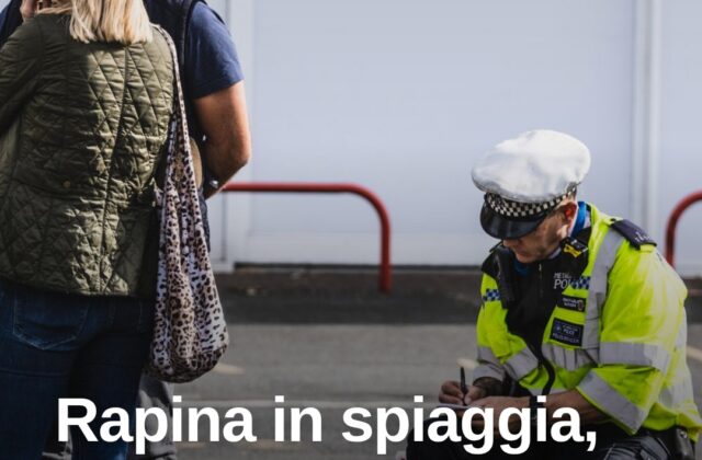 Rapina in spiaggia a Rimini, incastrato dal Gps del telefono rubato