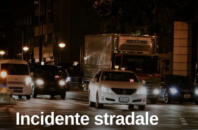 Bellaria, esce di strada e si ribalta sulla Statale 16