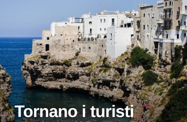Estate in Romagna: tornano i turisti stranieri, calano le notti in hotel
