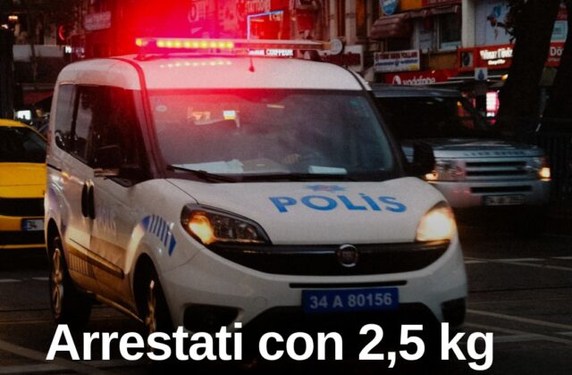 Fuga alla vista della Finanza, presi con 2,5 kg di hashish