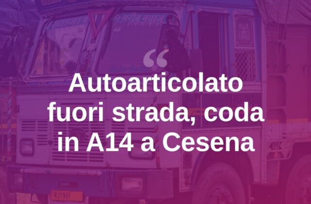 Autoarticolato fuori strada in A14: 5 km di coda a Cesena