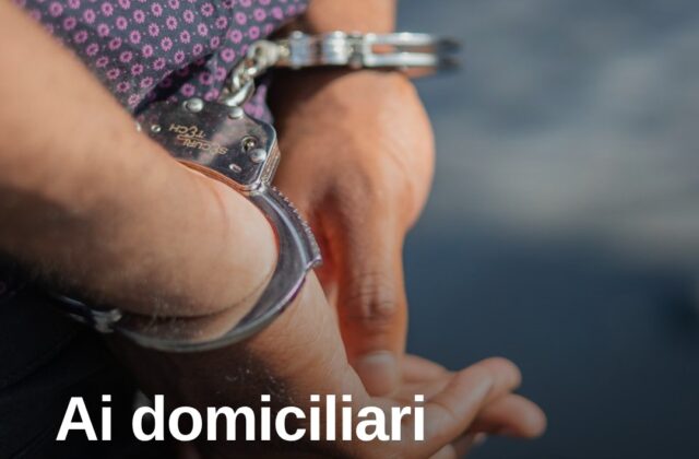 Ai domiciliari ma spaccia cocaina: arrestato 52enne
