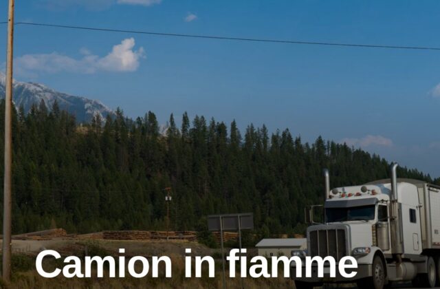 Camion di detersivi in fiamme sulla A14, mattinata di caos