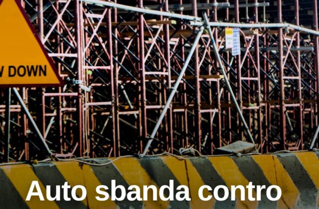 Secchiano, Fiat 500L sbanda e finisce contro una cancellata
