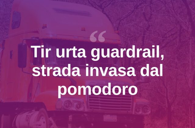 Rimini, tir sbanda e colpisce il guardrail: pomodoro in strada